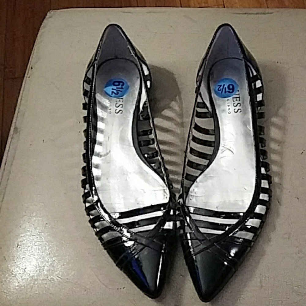 Guess flats size 6 1/2 never been worm